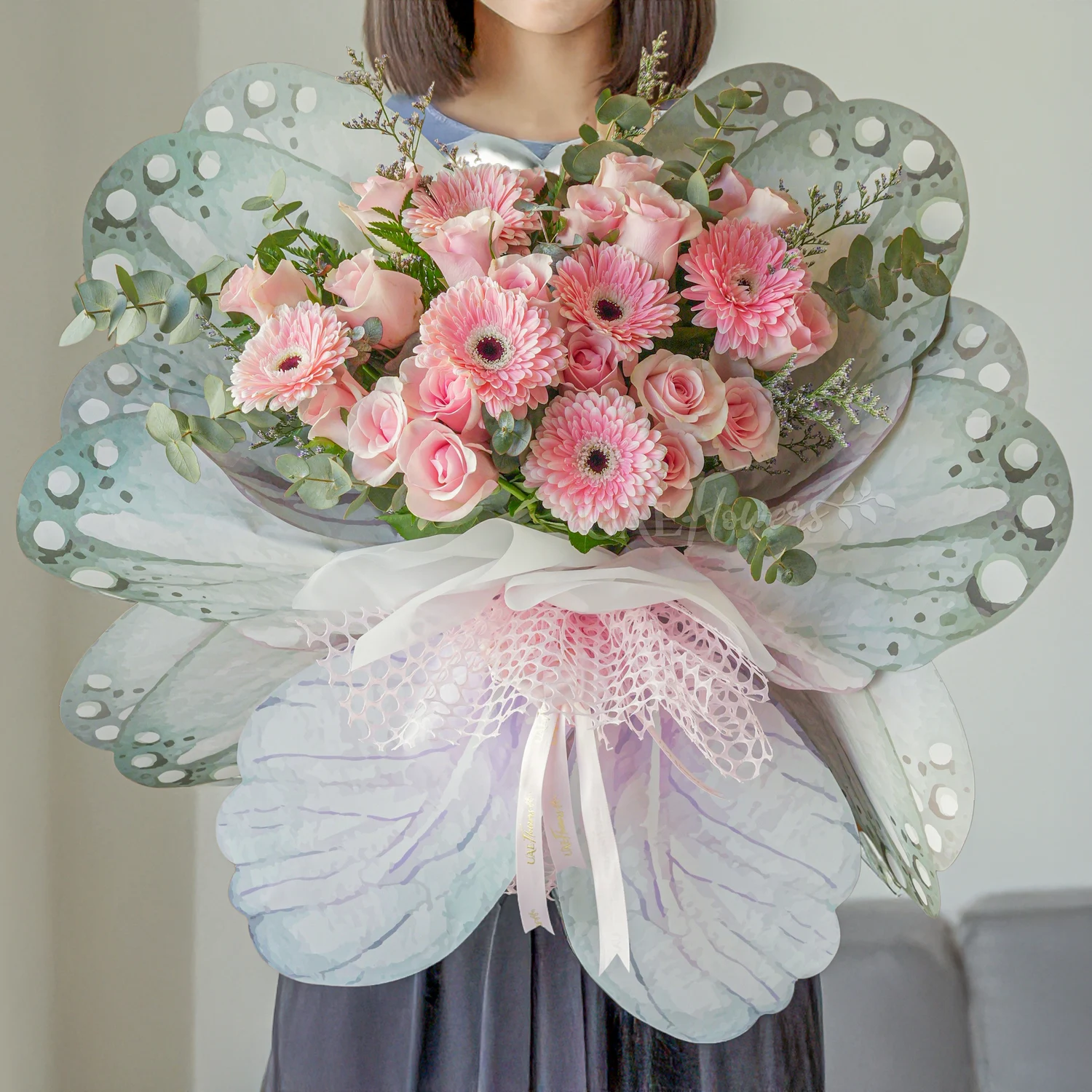 butterfly-shaped bouquet with 6 pink gerberas and 20 pink roses