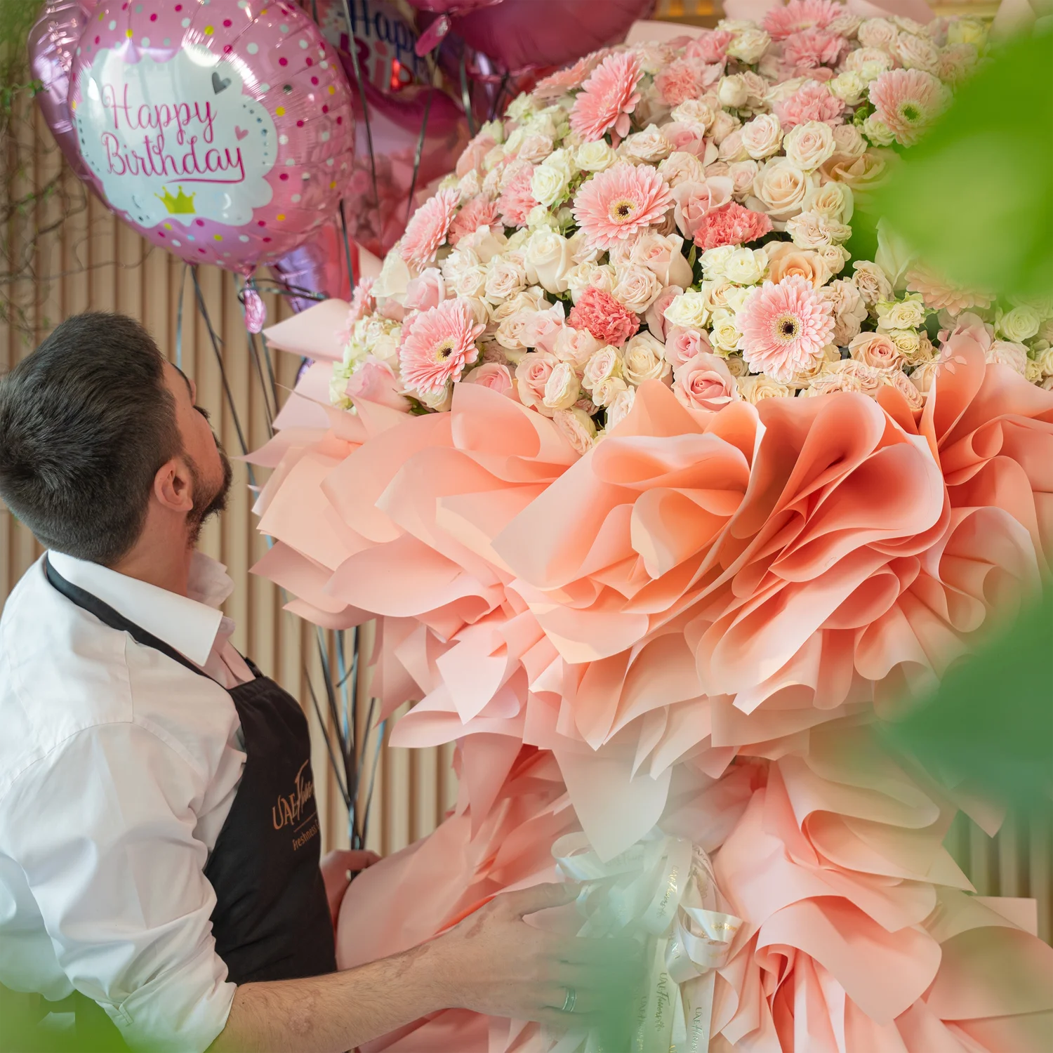 Grand Love Bouquet-Style Stand