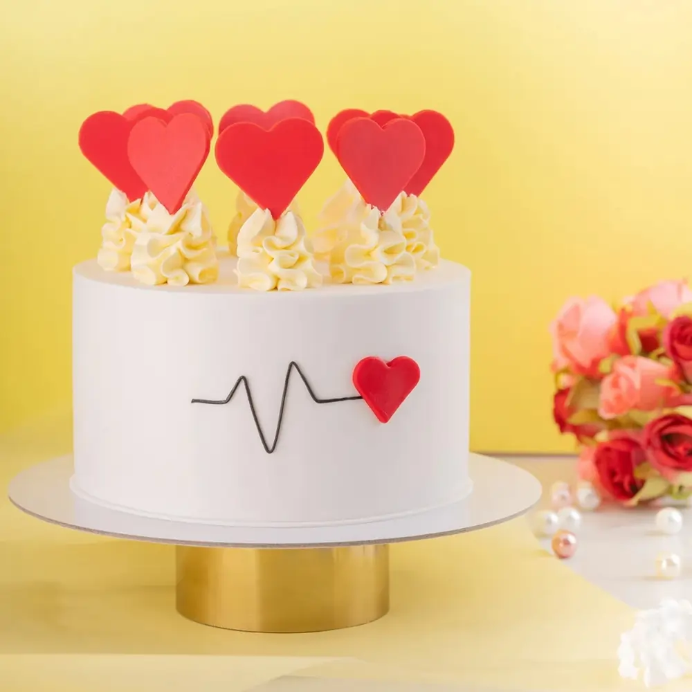 2kg heartbeat-themed cake made with chocolate sponge